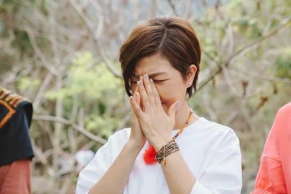 資深女星勇揭「原住民公主血脈」之前不敢公開身份真相,心懷慚愧,今返鄉尋根「牽手老母親大合唱」溫馨畫面惹淚