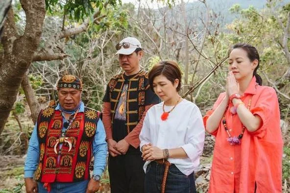 資深女星勇揭「原住民公主血脈」之前不敢公開身份真相,心懷慚愧,今返鄉尋根「牽手老母親大合唱」溫馨畫面惹淚