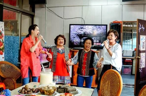 資深女星勇揭「原住民公主血脈」之前不敢公開身份真相,心懷慚愧,今返鄉尋根「牽手老母親大合唱」溫馨畫面惹淚