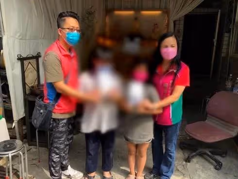 台灣處處有溫情！「彰化小兄妹喪父」愛心人士捐款60萬，車行老闆慷慨出手：「支付一直到大學費用」