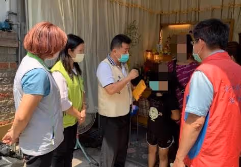 台灣處處有溫情！「彰化小兄妹喪父」愛心人士捐款60萬，車行老闆慷慨出手：「支付一直到大學費用」