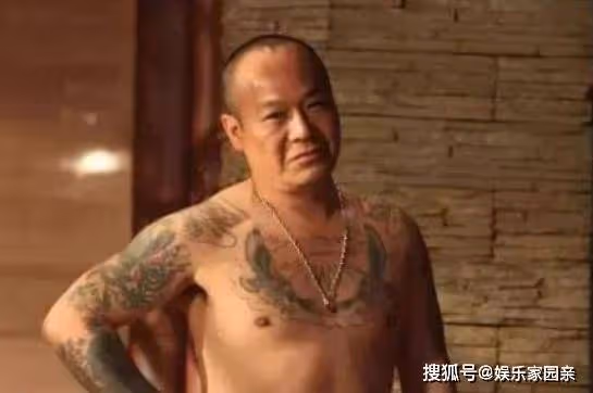 他是香港最真實的古惑仔,20年前教王傑飆車,今65歲身價上億