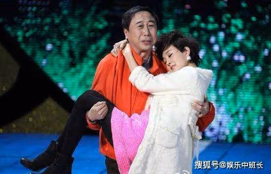 62歲馮鞏妻子曝光，原來這麼漂亮，夫妻恩愛36年