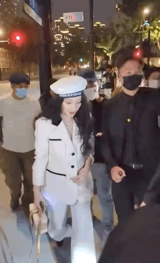 掰回一局,范冰冰出席上海時尚周,氣場強大
