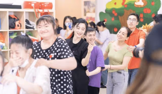 掰回一局,范冰冰出席上海時尚周,氣場強大