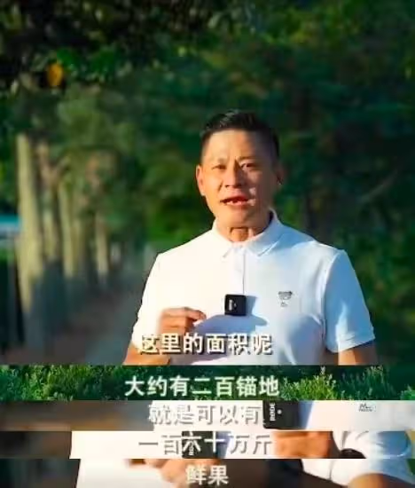 53歲知名港星小餐館吃飯,定居內地擁百畝果園,熱衷公益接地氣
