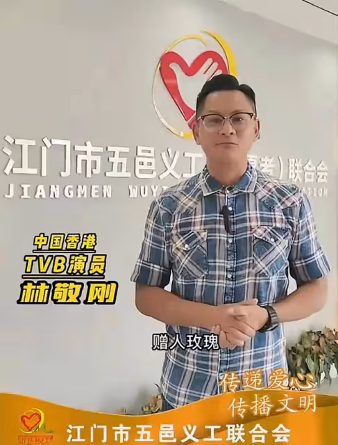 53歲知名港星小餐館吃飯,定居內地擁百畝果園,熱衷公益接地氣