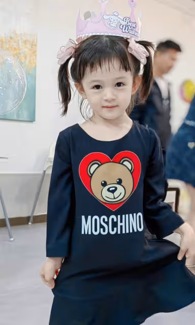 樊少皇一家定居北京住豪宅,小女兒生日開派對慶祝,全員高顏值