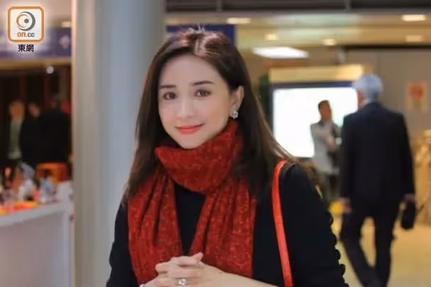 被封殺後嫁入豪門,她是香港第一「凍齡女神」