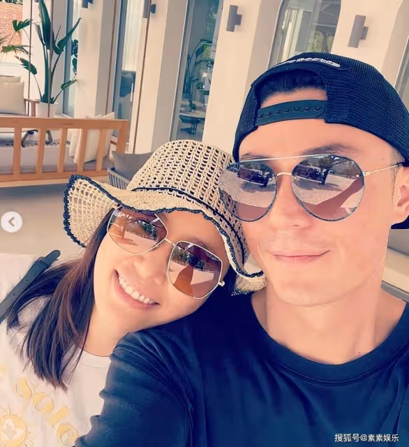 林心如在街頭玩滑板,霍建華充當攝影師,夫妻互動像一對小情侶