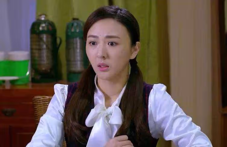本是楊冪小助理,因超高顏值被導演相中,合作胡歌后走上人生巔峰!
