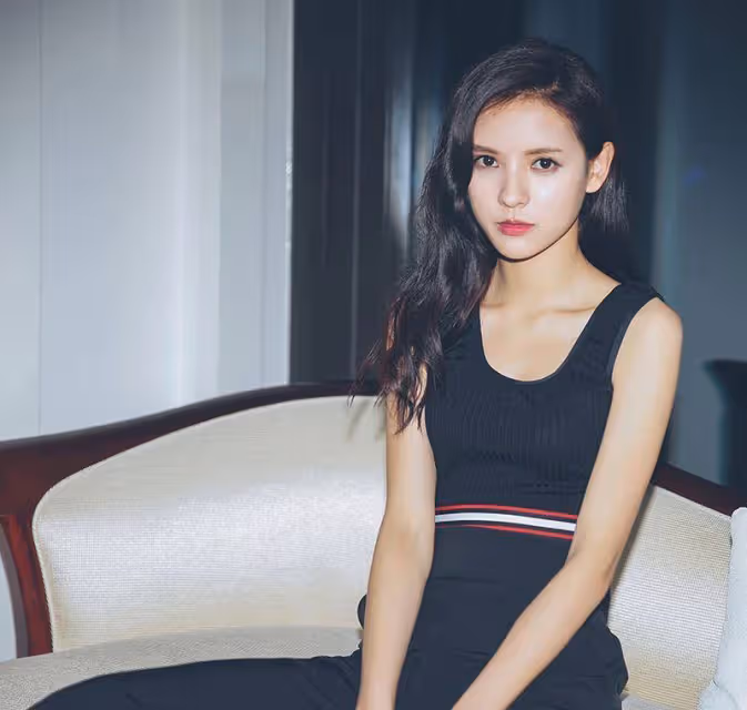 本以為張予曦遺傳了媽媽的美貌，看到爸爸的顏值，這娘倆得有多幸福