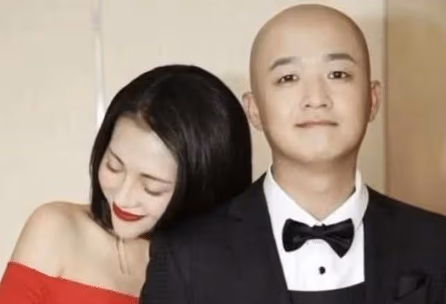 本以為包貝爾一直剃光頭,看清出道前的寸頭形象,顏值不輸楊洋