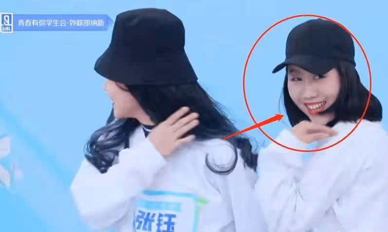 有種顏值叫張鈺上官喜愛戴假髮,本以為會不好看,轉身後驚艷全場