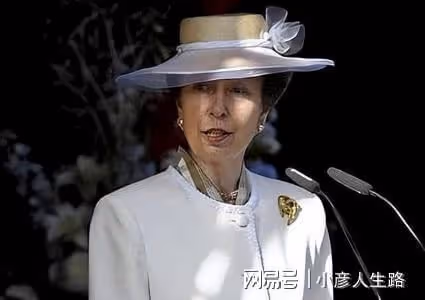 安妮公主愛恨分明：罵黛安娜傻，心疼紅髮哈里，拒絕向卡米拉行禮