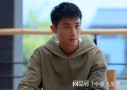 鍾楚曦否認和黑澤戀愛，同劇組姐弟正常社交，男方被扒有家暴傾向