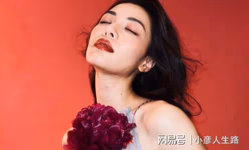 鍾楚曦否認和黑澤戀愛，同劇組姐弟正常社交，男方被扒有家暴傾向