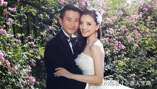 孫茜慶結婚九周年,「家暴烏龍」後曬全家福,與老公兒子幸福同框
