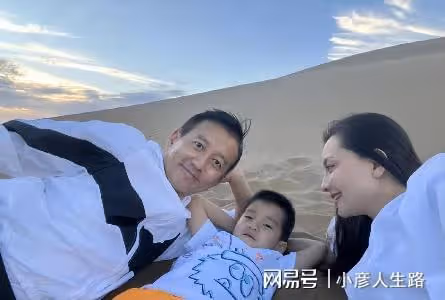 孫茜慶結婚九周年，「家暴烏龍」後曬全家福，與老公兒子幸福同框