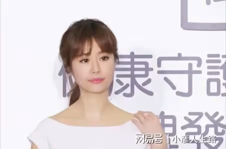 46歲林心如顏值重回巔峰鼻子看著有點奇怪