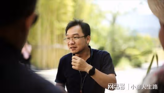 大漠叔叔官宣辭去公職,稱沒有身份好乾活,受到眾多網友支持!