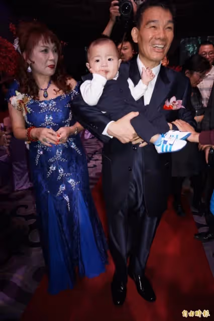 私下是孫子控!58歲陳雷「自願當金孫司機」忙接上下課 淡出螢光幕「老後生活曝光」:人生好圓滿