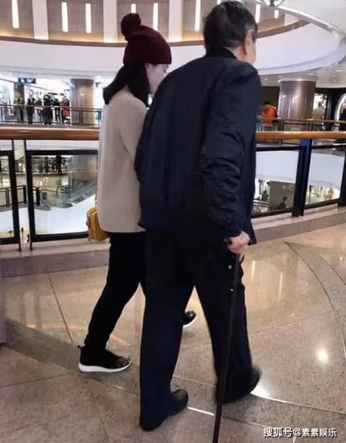 楊振寧辦100歲壽宴,感謝翁帆18年的陪伴,夫妻一起慶祝百歲壽宴