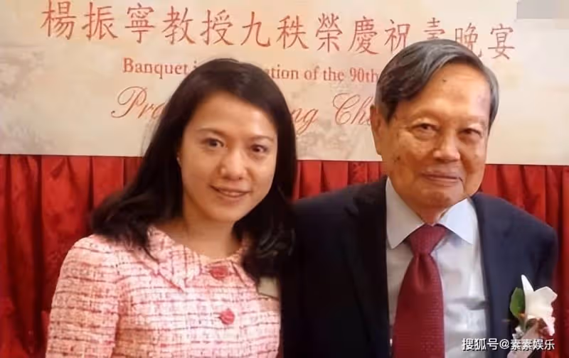 楊振寧辦100歲壽宴,感謝翁帆18年的陪伴,夫妻一起慶祝百歲壽宴