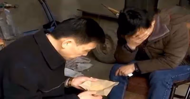 兒子花光父親200萬積蓄，對父親大打出手說：誰讓你就給這麼點錢