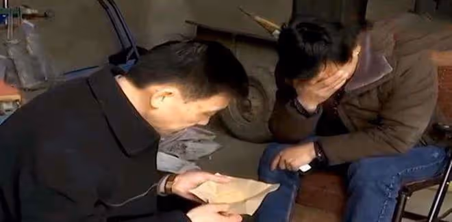 兒子花光父親200萬積蓄，對父親大打出手說：誰讓你就給這麼點錢