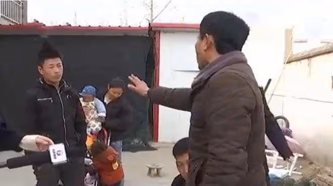 兒子花光父親200萬積蓄，對父親大打出手說：誰讓你就給這麼點錢