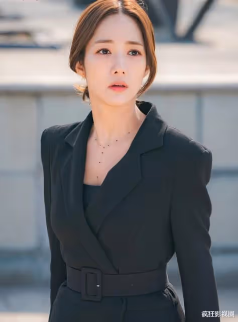 一部劇一張臉！「換頭女王」朴敏英，36歲淪為韓國財閥的玩伴