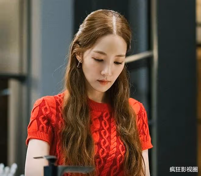 一部劇一張臉！「換頭女王」朴敏英，36歲淪為韓國財閥的玩伴