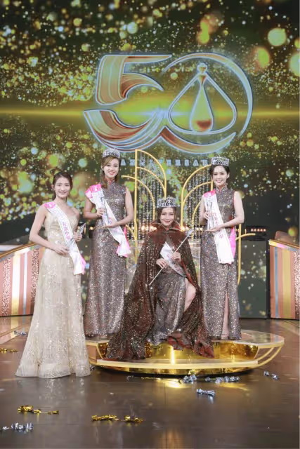 蹭熱度?TVB前小花曬長腿照為港姐送祝福,舉動遭網友指不合主題