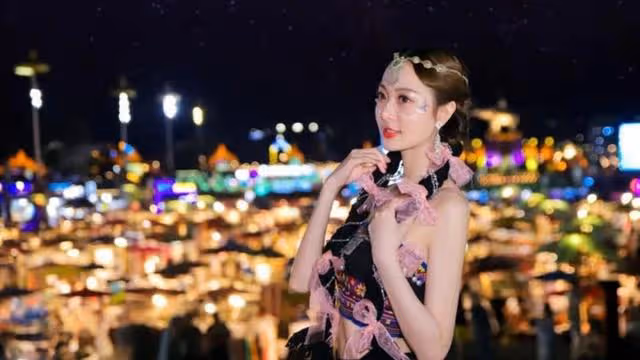 蹭熱度?TVB前小花曬長腿照為港姐送祝福,舉動遭網友指不合主題