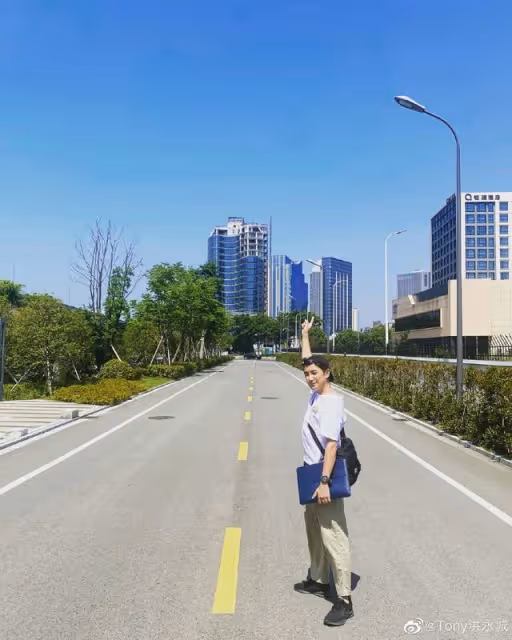 心酸!TVB上位小生北上開工3個月終返港,女兒將其視作陌生人