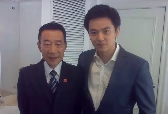32歲演員當快遞員！擠公交地鐵輾轉5地送衣服，凌晨一點才到家