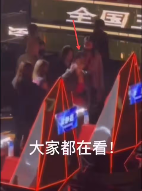 中國好聲音被疑有黑幕!李玟現場發飆質問導演,情緒激動憤然離席