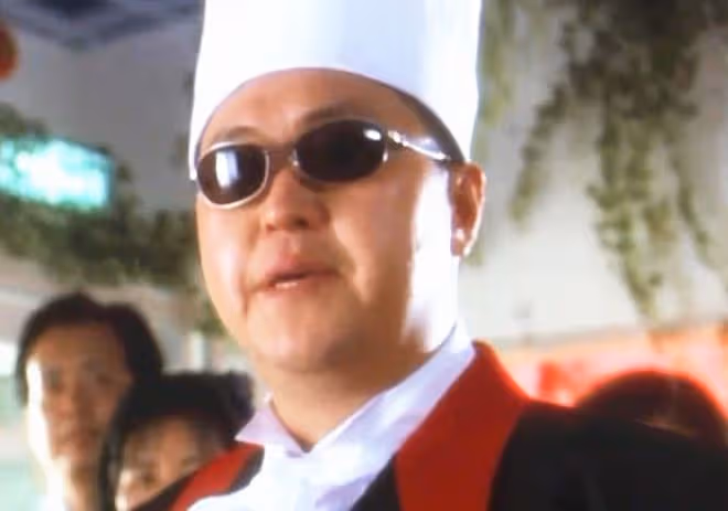 倪震喪父後首露面,與張達明喝啤酒心情好,對方曾患癌身材消瘦