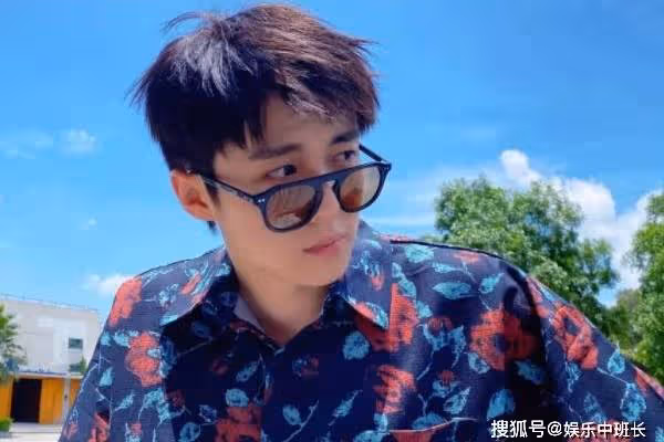 《沒有工作的一年》靳成武的真實身份是什麼？靳成武是富二代嗎