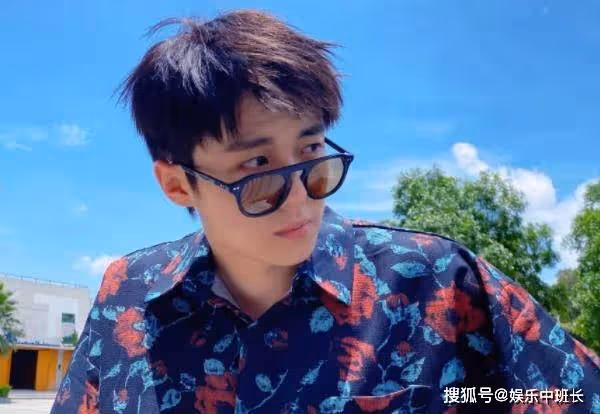 《沒有工作的一年》靳成武的真實身份是什麼?靳成武是富二代嗎