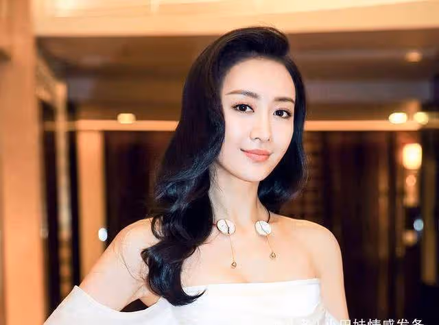 她被周潤發、成龍、胡歌力捧，今從京城四美淪落為四線演員！