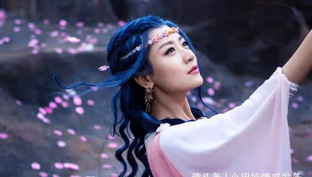 她被周潤發、成龍、胡歌力捧，今從京城四美淪落為四線演員！