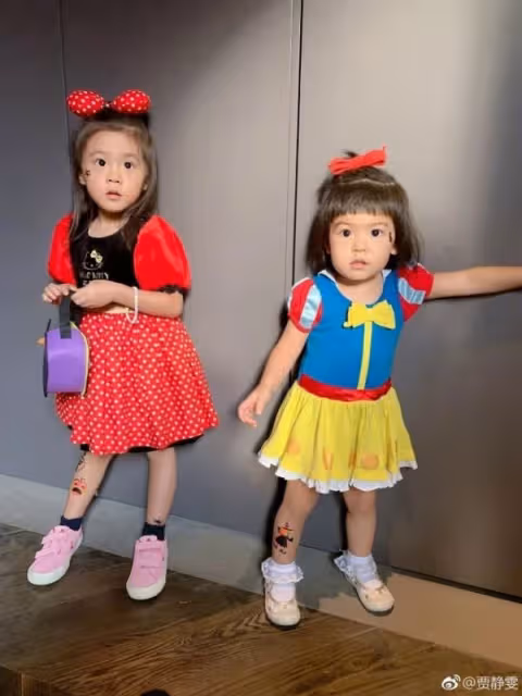 基因超強！媽媽「神顏值」難怪賈靜雯那麼美　祖孫三代站一起「根本同個模子」出來的！