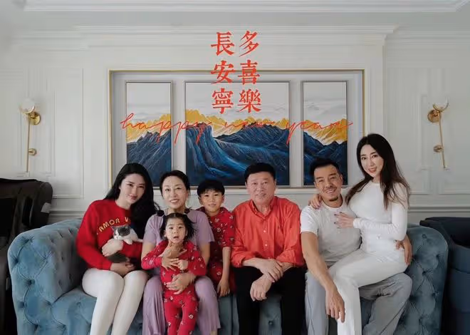 海一天夫婦同游故宮大秀恩愛！老婆穿緊身背心，白皙豐腴美腿矚目