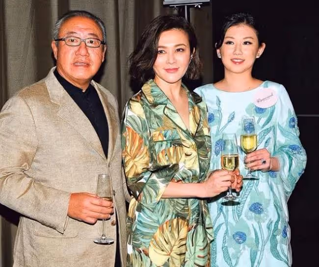59歲港姐心碎宣布離婚 富豪老公逼她住簡陋房間