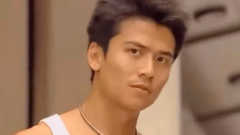 52歲唐文龍罕見露面，一身「腱子肉」十分壯碩，絲毫不輸20歲小伙，網友：長得像謝霆鋒