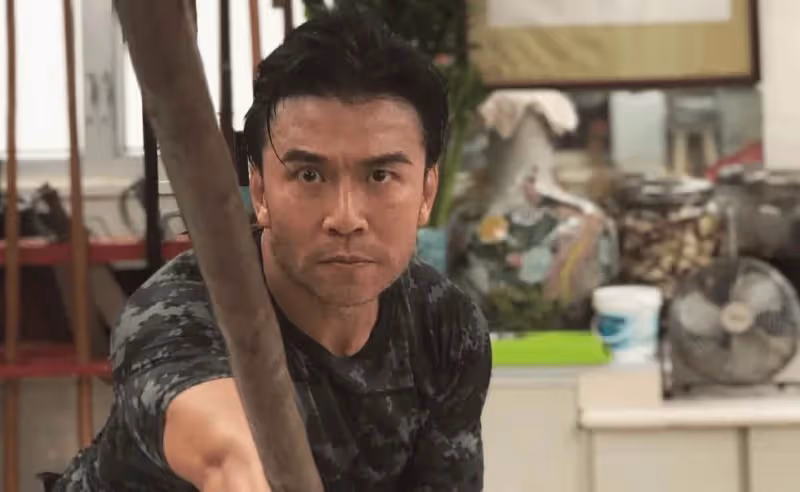 52歲唐文龍罕見露面，一身「腱子肉」十分壯碩，絲毫不輸20歲小伙，網友：長得像謝霆鋒
