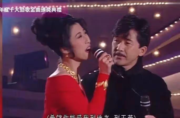 林子祥夫婦罕見現身,夫妻倆「銀色頭髮」太搶眼,60歲葉倩文的「臉」是真年輕,網友:活得真實活得透徹