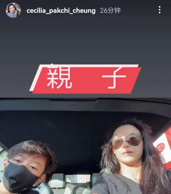 張柏芝開跑車送小Q上學!母子「十指緊扣」超親密,小Q兒子眉眼神似謝霆鋒
